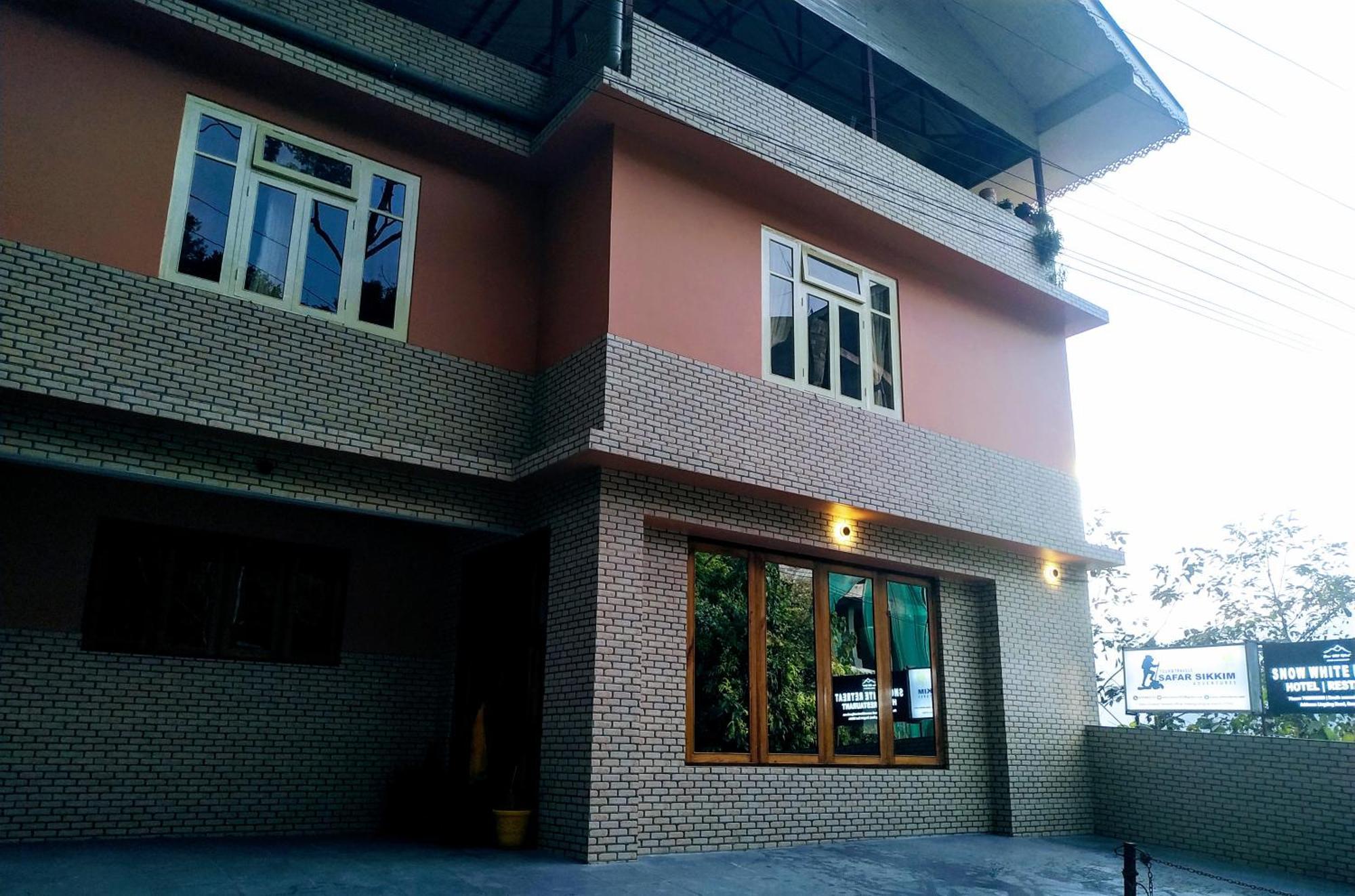 Snow White Retreat Hotel And Restaurant Gangtok Exteriör bild